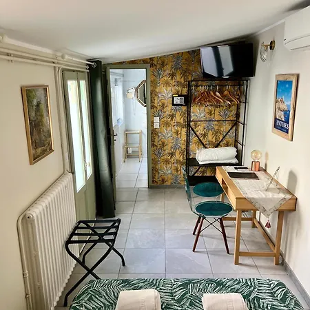 Hotel Le Ponteil 2*