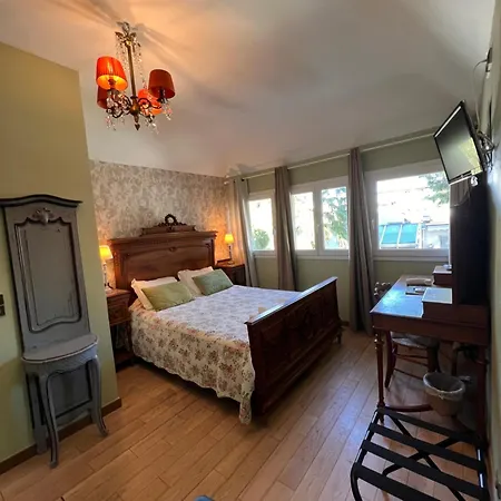 호텔 Le Ponteil 2*