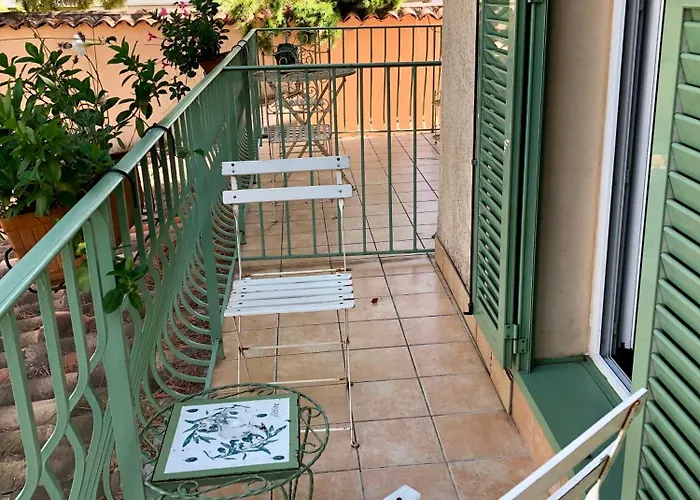 Le Ponteil 2* Αντίμπ