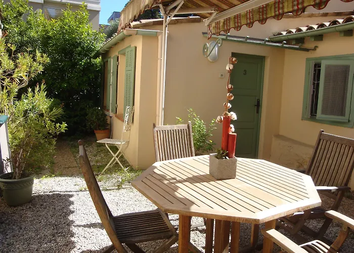 Le Ponteil 2* Αντίμπ
