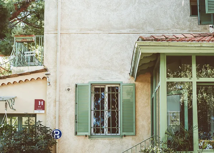 Ξενοδοχείο Le Ponteil 2*