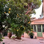 Le Ponteil 2* أنتيب