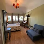 Le Ponteil 2* أنتيب