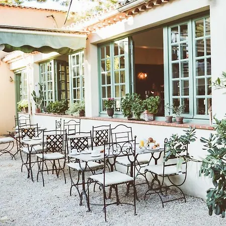 Le Ponteil Hotel 2*