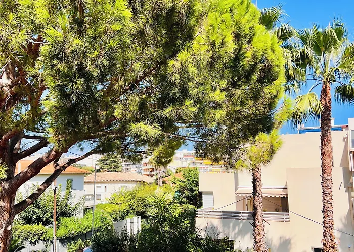 호텔 Le Ponteil 2*